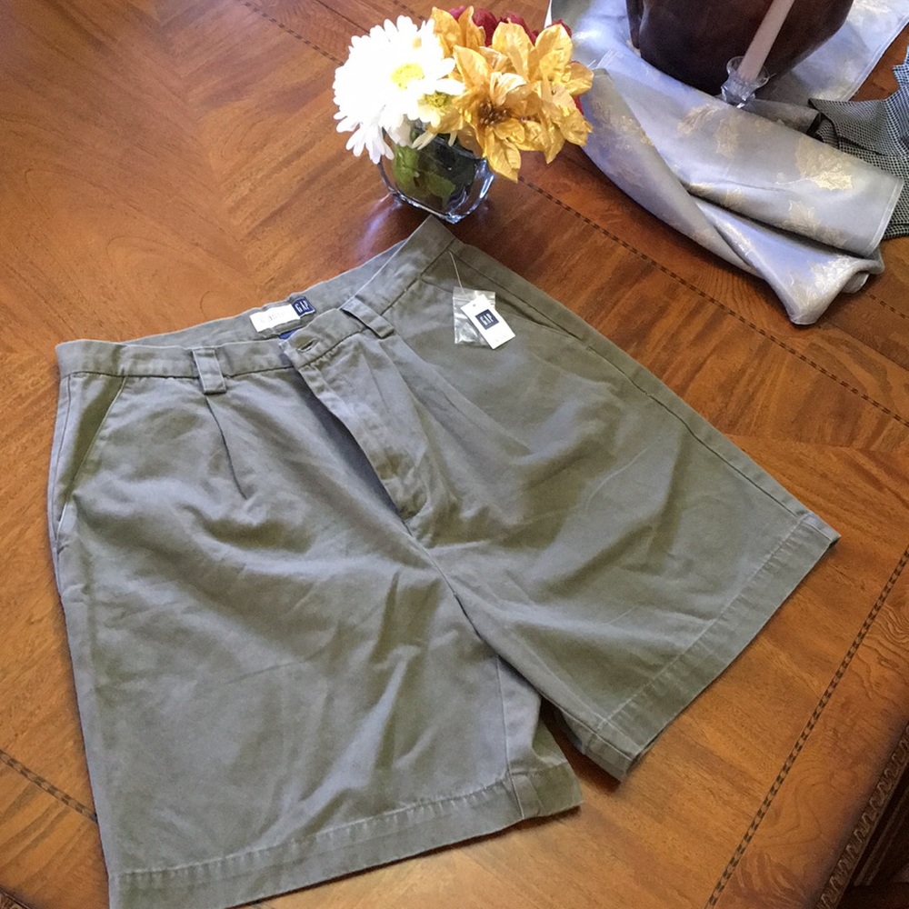 Classic Gap shorts